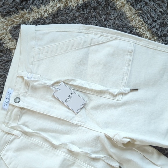 NWT Judy Blue Cuffed Denim Jogger White Size 13/31 - Picture 3 of 8